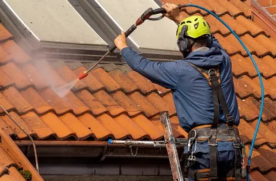 Démoussage et hydrofuge de toiture à Gomiécourt