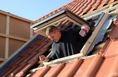 Pose de fenêtres de toit Velux à Gomiécourt